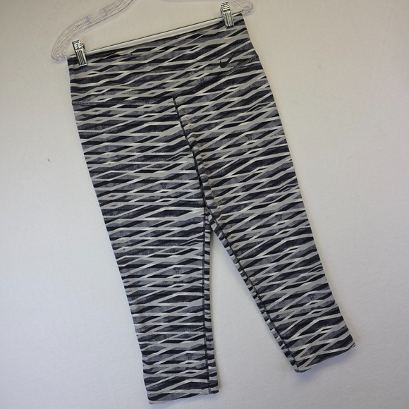 Nike Leggings Womens L Gray Skinny Mid Rise Capri Stretch Running Athleisure Gym - Picture 1 of 16